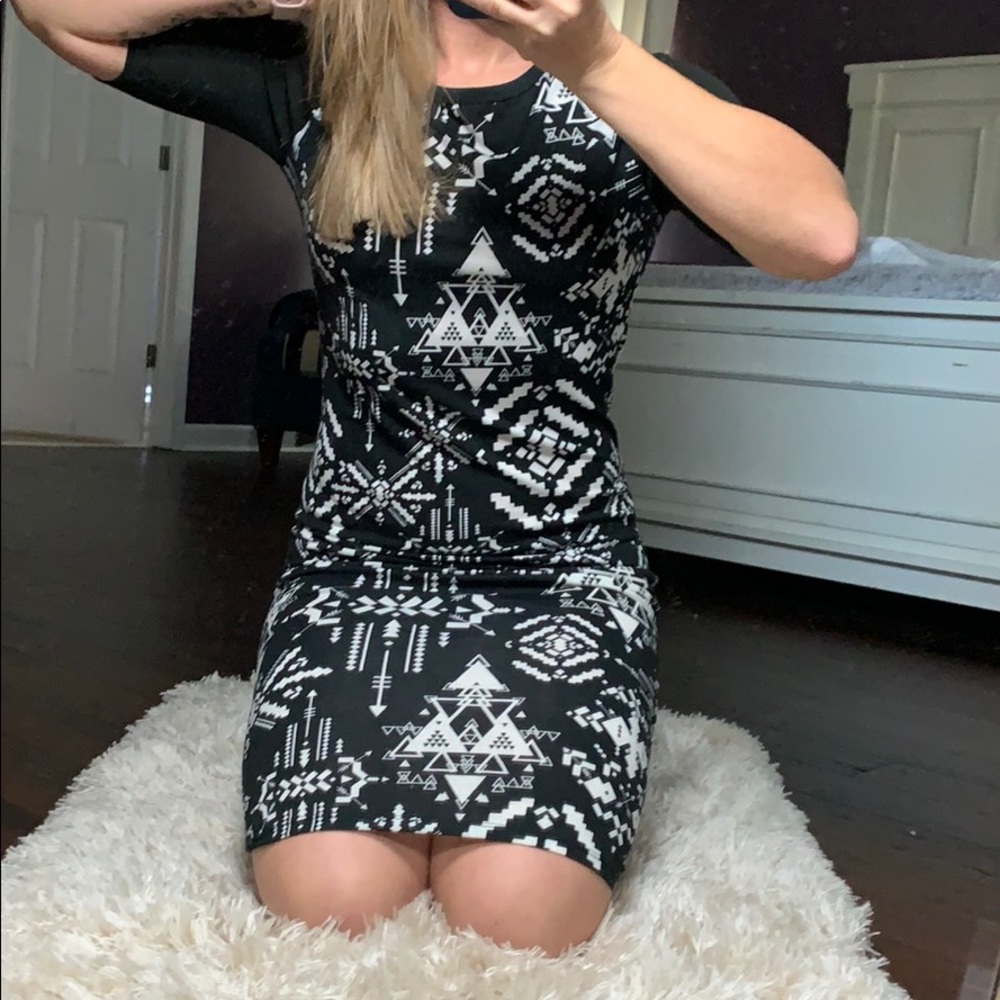 LuLaRoe Xs Julia aztec Black/white 🔥 FINAL PRICE